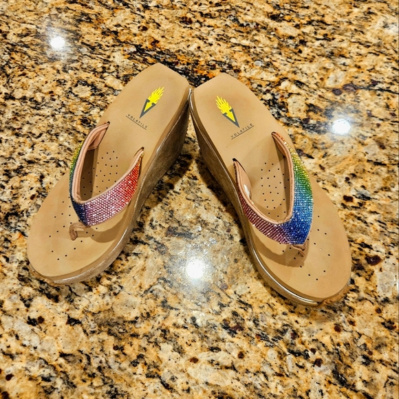 VOLATILE platform flip-flops sz7 worn once! - Picture 7 of 10